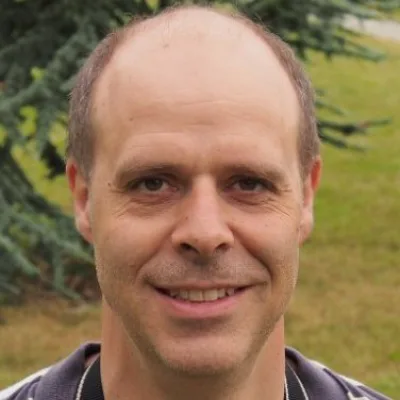 Portrait of Geoff Wherrett